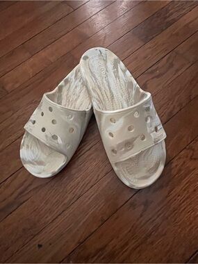 CROCS Marbled Slide Sandals in Cream and White